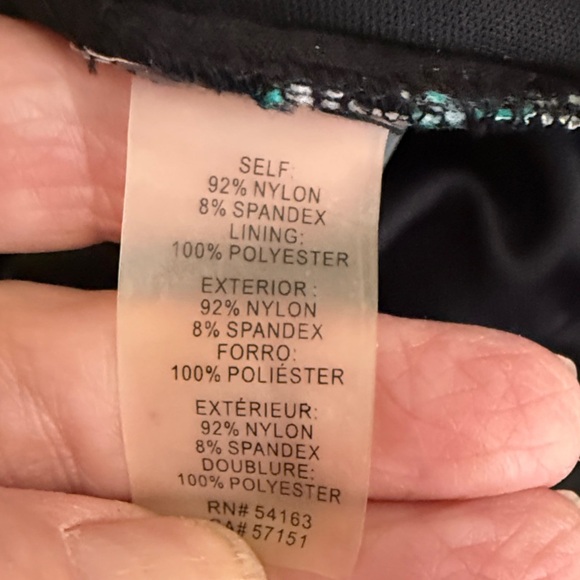 🎉SALE🎉Guess Vibrant Embroidered Floral Off-Shoulder Mini Dress - Picture 5 of 9